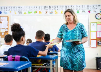 Professores da rede estadual terão reajuste de 11% e bônus por desempenho
