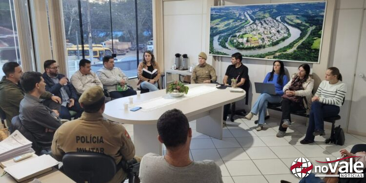 Segurança nas escolas foi tema de reunião na Prefeitura de Ouro