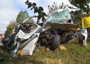 Colisão frontal deixa três mortos na BR-282 em Vargem Bonita