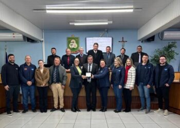 Câmara de Vereadores de Campos Novos entrega Moção de Aplauso à AMPLASC