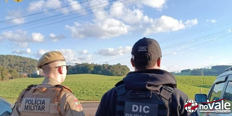 Polícia Civil cumpre mandado de busca e apreensão em Brunópolis com apoio da Polícia Militar