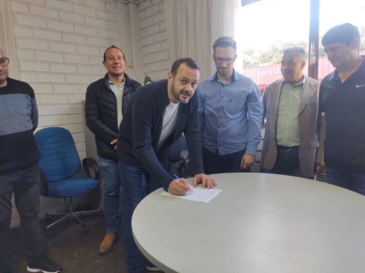 Prefeitura de Capinzal assina ordem de serviço para construção de calçadas na Avenida José Leonardo dos Santos