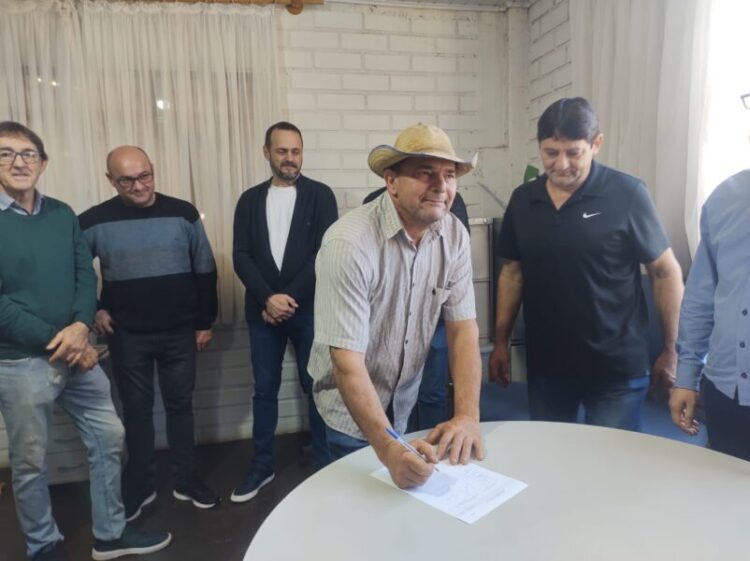 Prefeitura de Capinzal assina ordem de serviço para construção de calçadas na Avenida José Leonardo dos Santos