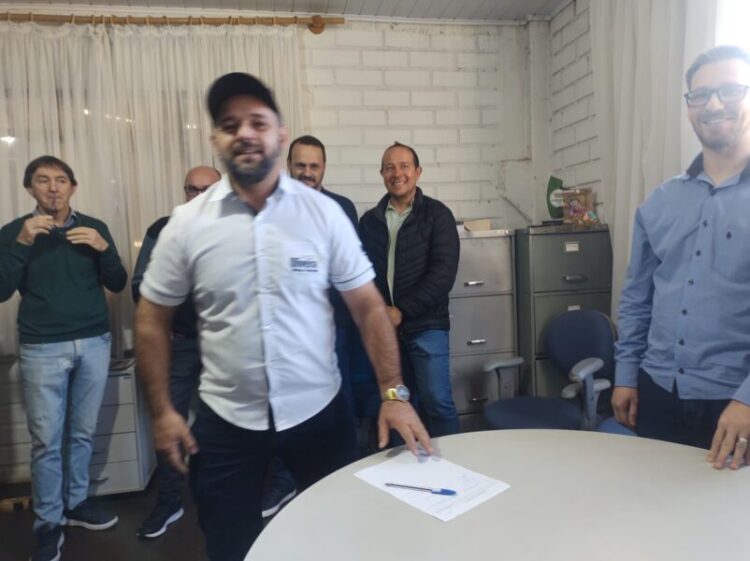 Prefeitura de Capinzal assina ordem de serviço para construção de calçadas na Avenida José Leonardo dos Santos