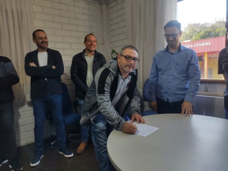 Prefeitura de Capinzal assina ordem de serviço para construção de calçadas na Avenida José Leonardo dos Santos