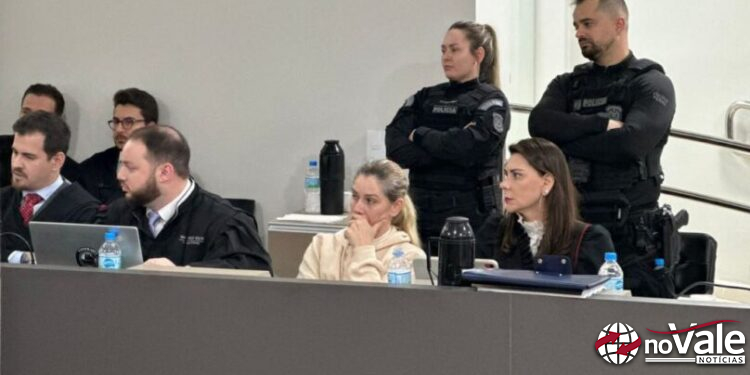 Confira o andamento do júri da mulher que matou e escondeu o corpo do marido dentro de freezer