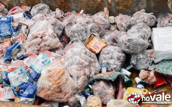 Mais de 2 toneladas de alimentos impróprios para consumo são apreendidas em SC