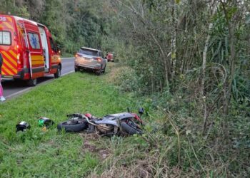Motociclista de 24 anos fica ferido em queda na SC-390 em Ipira
