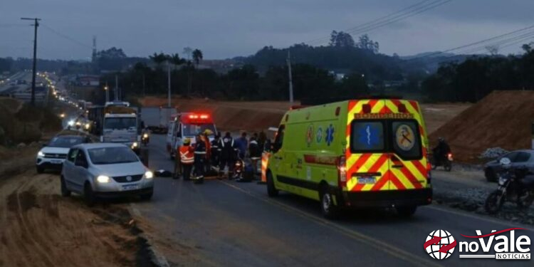 Motociclista morre após ser atropelado por caminhão na BR-470 em SC