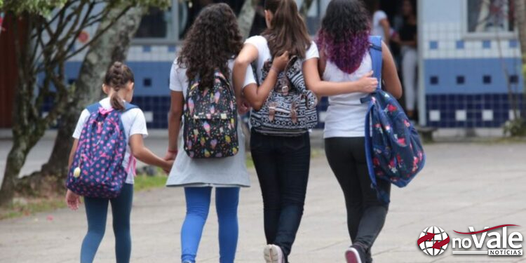 Escolas estaduais de SC voltam às aulas com mais de 520 mil estudantes nesta segunda-feira