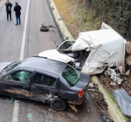 Acidente com quatro veículos deixa um morto e três feridos na BR-282, em Xaxim