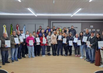 Administração de Zortéa entrega 26 escrituras para moradores do Bairro Imigrantes