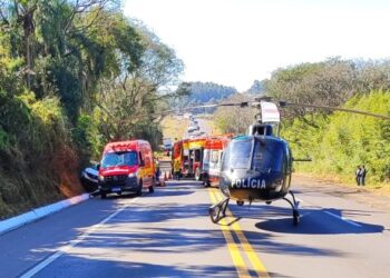 Acidente entre carro e caminhão movimenta Bombeiros, SAMU e SAER/Fron na BR 282