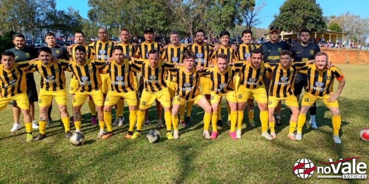 Semifinais do Campeonato Municipal de Futebol de Capinzal têm vitória do Colina e goleada do Coxilhense
