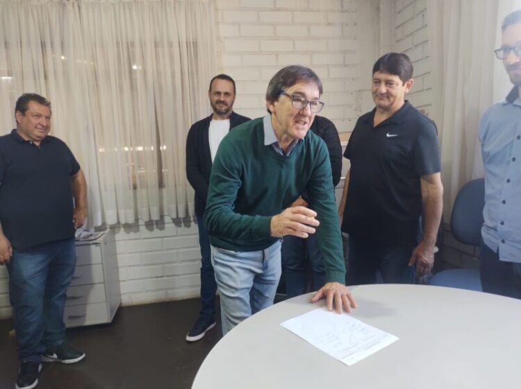 Prefeitura de Capinzal assina ordem de serviço para construção de calçadas na Avenida José Leonardo dos Santos