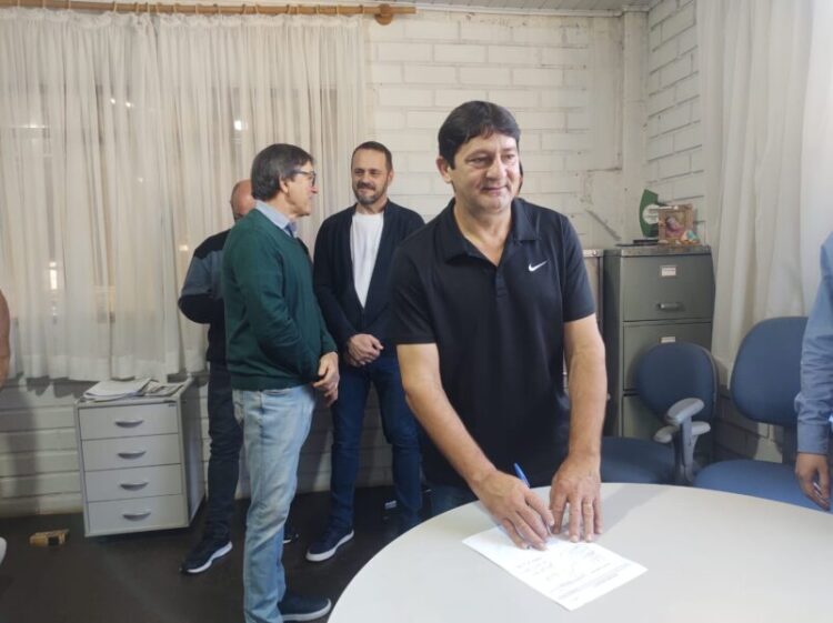 Prefeitura de Capinzal assina ordem de serviço para construção de calçadas na Avenida José Leonardo dos Santos