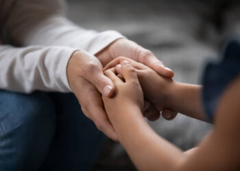 Criança fica com a mão presa em cilindro por mais de uma hora e é socorrida pelos bombeiros em SC