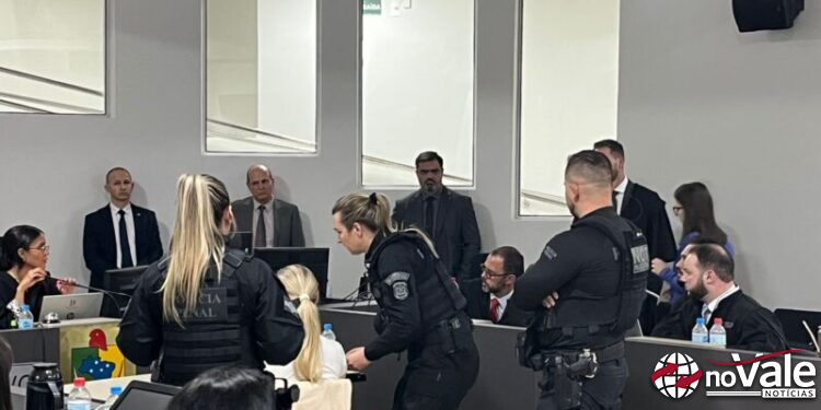 Claudia passa mal e interrompe depoimento no júri após mais de 12 horas de sessão