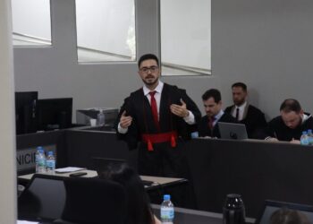“Quero sair daqui com a sensação de que a justiça foi feita”, diz promotor em julgamento de Claudia Tavares