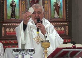 Fiéis participam da oitava noite da novena de Frei Crispim em Ouro; Assista