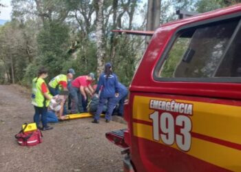 Bombeiros resgatam homem sofreu queda de parapente no Morro Agudo em Tangará