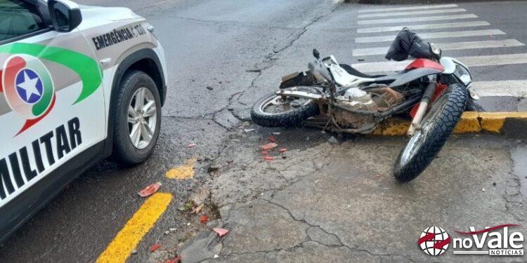 Colisão entre moto e carro de aplicativo mobiliza bombeiros em Capinzal