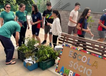 Piratuba: Escola Sócio Ambiental realização ação em comemoração ao Dia da Árvore