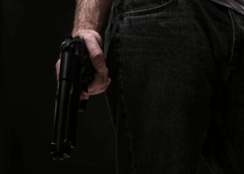 Homem morre após ser alvejado com tiros em cidade da região; adolescente é o principal suspeito