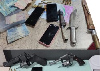 Homem é preso com armas, dinheiro e balança de precisão em operação policial em Celso Ramos