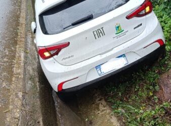 Saída de pista envolve veículo da Secretaria de Educação de Zortéa