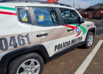 Homem tenta matar ex-esposa degolada após obrigá-la a beber soda cáustica