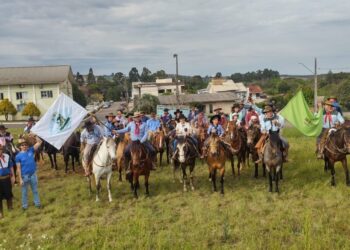 Cavalgada da Amizade reúne tradicionalistas em Zortéa para celebrar o Dia do Gaúcho