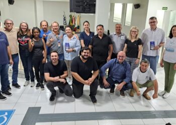 Comunidade surda visita Câmara de Vereadores de Capinzal