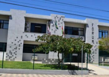 Servidor público e esposa são alvo de medidas cautelares após denúncias de assédio contra universitária em SC