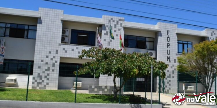 Servidor público e esposa são alvo de medidas cautelares após denúncias de assédio contra universitária em SC