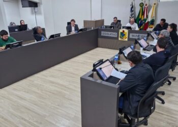 Vereadores de Capinzal aprovam revogação da lei de uniformes escolares após apontamento do Ministério Público