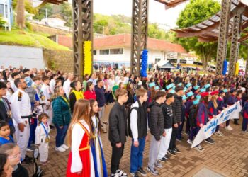 Desfile Cívico emociona comunidade e marca retomada da tradição em Piratuba