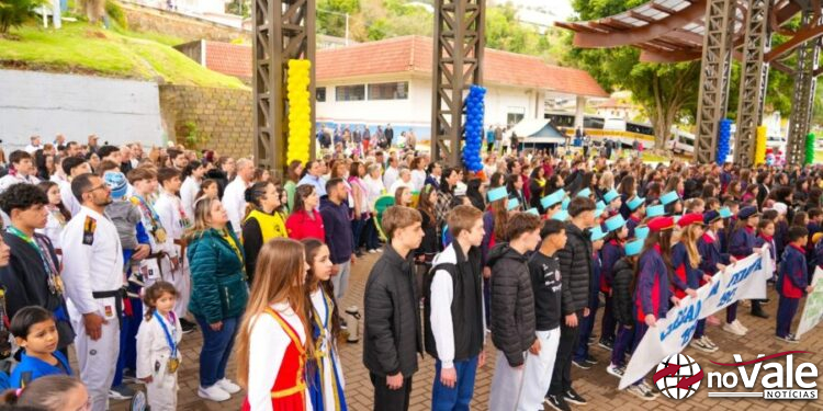 Desfile Cívico emociona comunidade e marca retomada da tradição em Piratuba