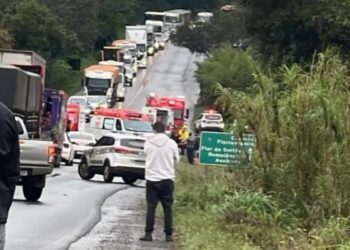 Motorista e passageira de carro perdem a vida em grave acidente na BR-282