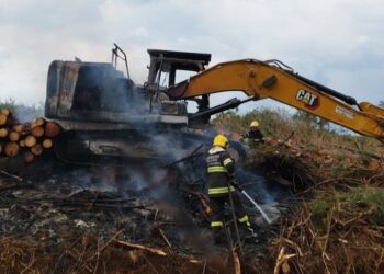 Incêndio destrói máquina agrícola no interior de Campos Novos