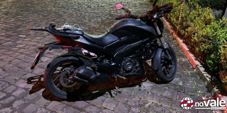 Polícia Militar recupera motocicleta furtada e detém dois suspeitos em Erval Velho