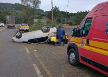 Motorista fica ferido em capotamento na SC-350