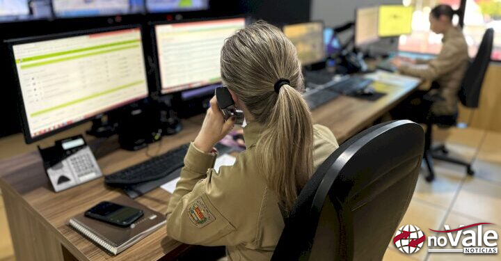 Mãe salva bebê engasgado após ligar 190 e receber orientação da polícia