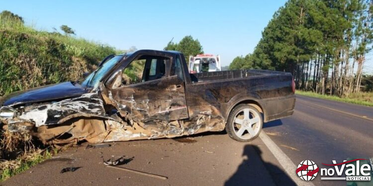 Colisão entre dois veículos deixa um ferido na BR-282 em Campos Novos