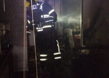 Corpo de Bombeiros combate incêndio em residência em Campos Novos