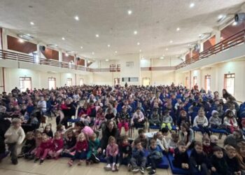 Piratuba: Secretaria de Educação promove dia das crianças com peça teatral para alunos