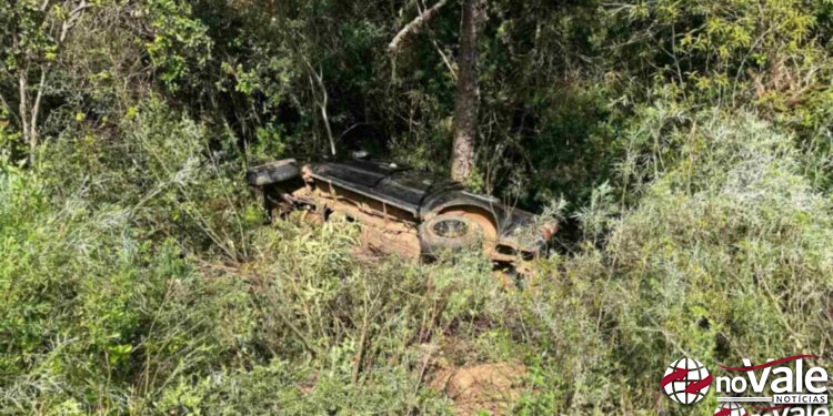 Mulher morre após saída de pista e capotamento na BR-282
