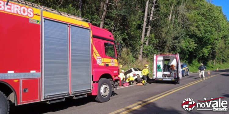 Motorista fica ferido após sair da pista na BR-282