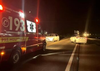 Idosa de 70 anos fica ferida após colisão entre carros em Irani