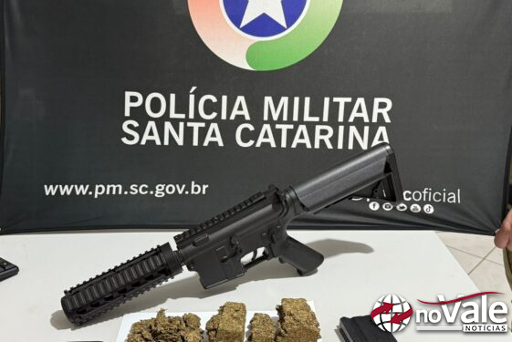 Polícia Militar apreende drogas e simulacro de fuzil em Campos Novos